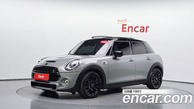 Mini Cooper 2021 — photo 32