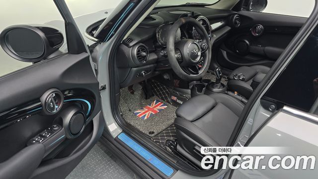 Mini Cooper 2021 — photo 13