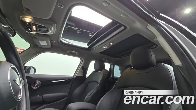 Mini Cooper 2021 — photo 26