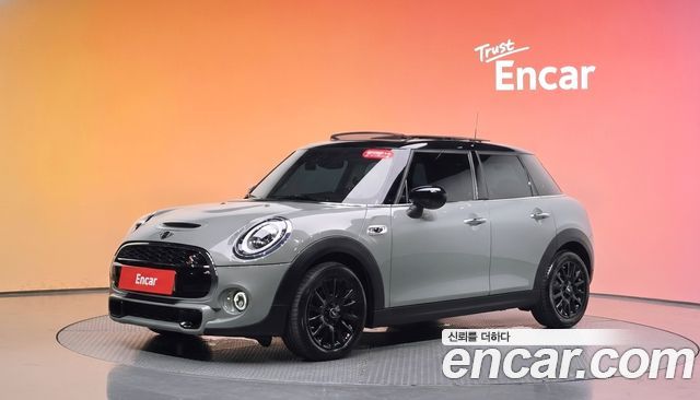 Mini Cooper 2021 — photo 1