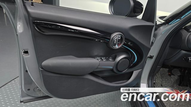Mini Cooper 2021 — photo 14