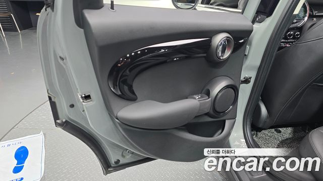 Mini Cooper 2021 — photo 15
