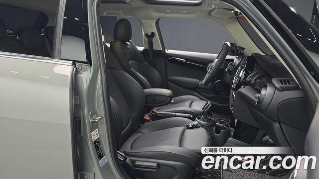 Mini Cooper 2021 — photo 16