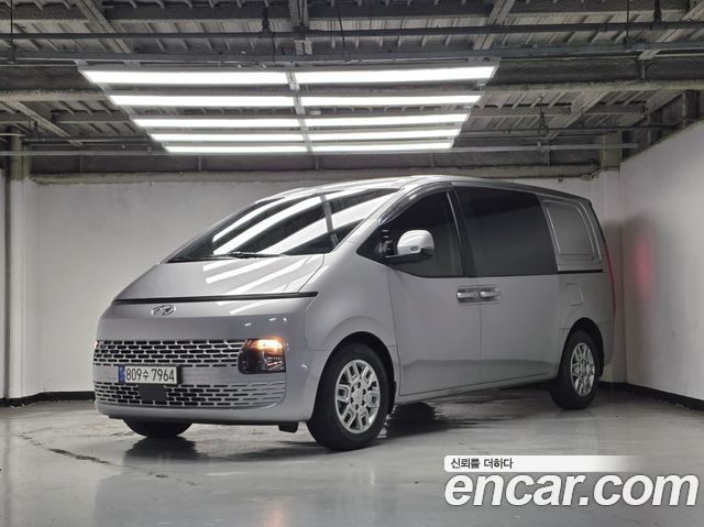 Hyundai Staria 2023 — photo 1