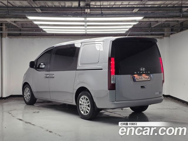 Hyundai Staria 2023 — photo 2