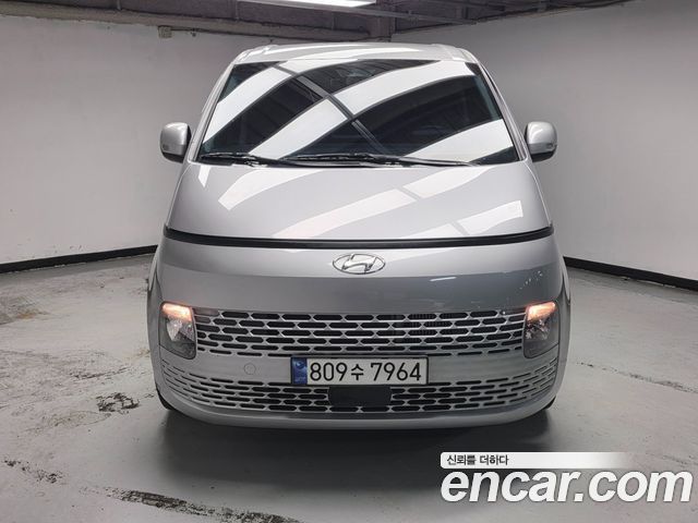 Hyundai Staria 2023 — photo 3