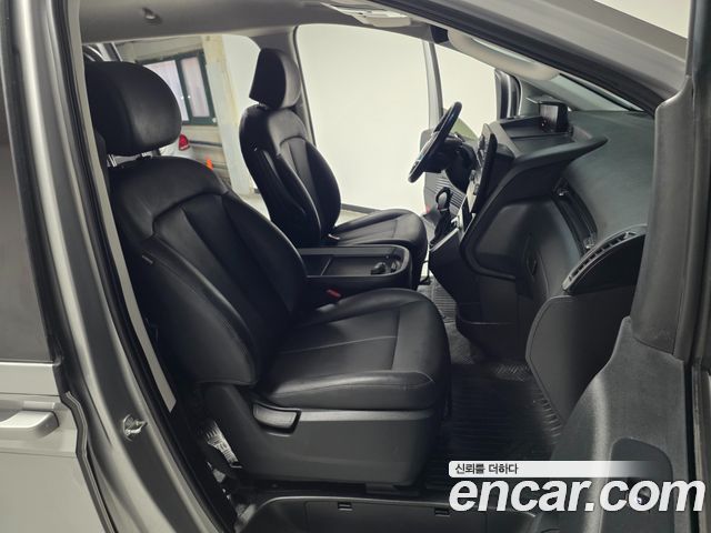 Hyundai Staria 2023 — photo 9