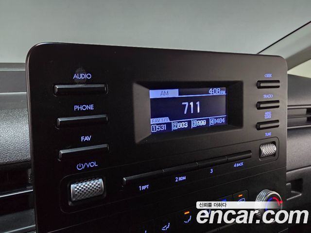 Hyundai Staria 2023 — photo 11