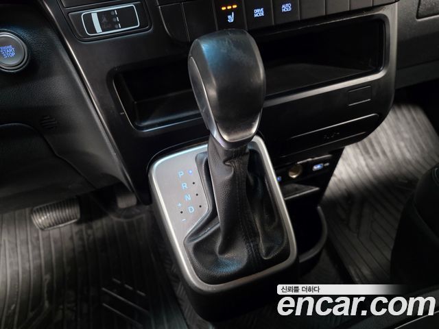 Hyundai Staria 2023 — photo 13