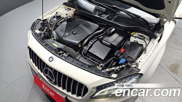 Mercedes-Benz GLA-Class 2017 — photo 6
