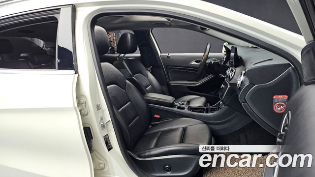 Mercedes-Benz GLA-Class 2017 — photo 11