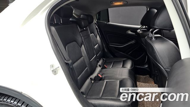 Mercedes-Benz GLA-Class 2017 — photo 12