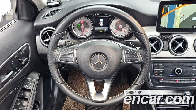 Mercedes-Benz GLA-Class 2017 — photo 13