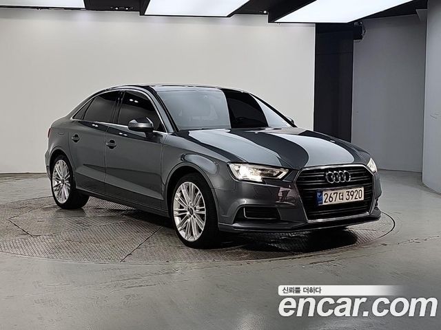 Audi A3 2018 — photo 2