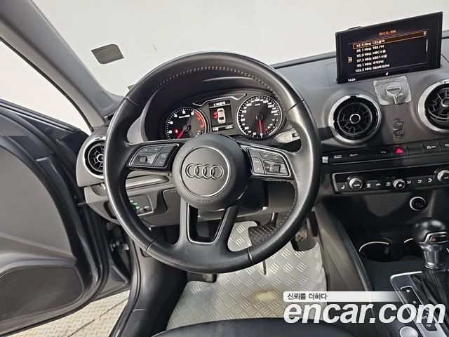 Audi A3 2018 — photo 9