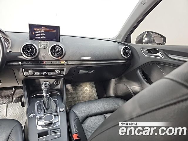 Audi A3 2018 — photo 10
