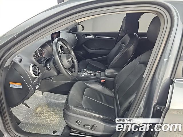 Audi A3 2018 — photo 11