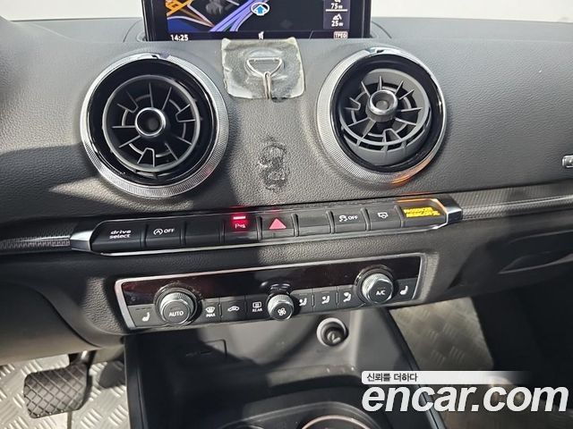 Audi A3 2018 — photo 15