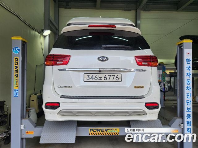Kia Canival 2019 — photo 2