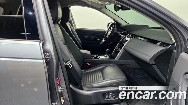 Land Rover Discovery Sport 2021 — photo 17