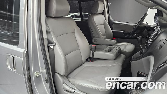 Hyundai Starex 2018 — photo 11