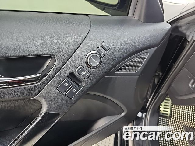 Hyundai Genesis 2011 — photo 10