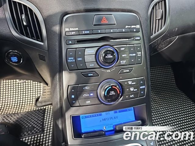Hyundai Genesis 2011 — photo 13