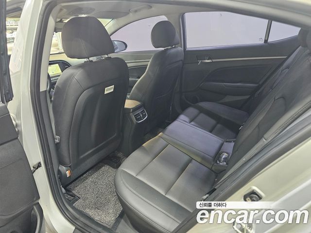 Hyundai AVANTE 2017 — photo 8