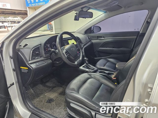 Hyundai AVANTE 2017 — photo 9