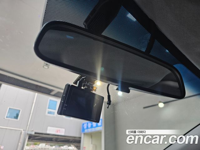 Hyundai AVANTE 2017 — photo 12