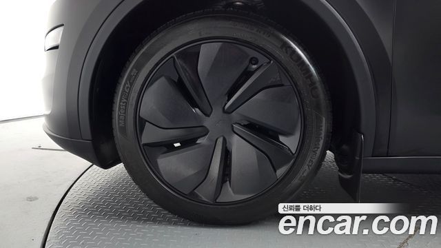 Tesla Model Y 2026 — photo 5