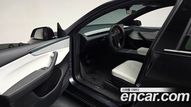 Tesla Model Y 2026 — photo 13