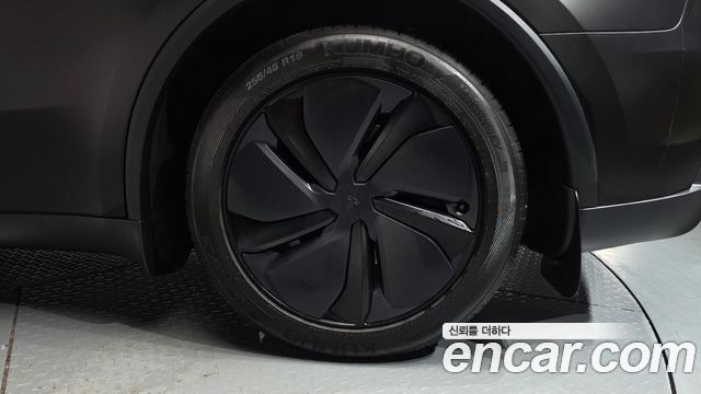 Tesla Model Y 2026 — photo 7