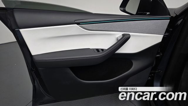 Tesla Model Y 2026 — photo 14