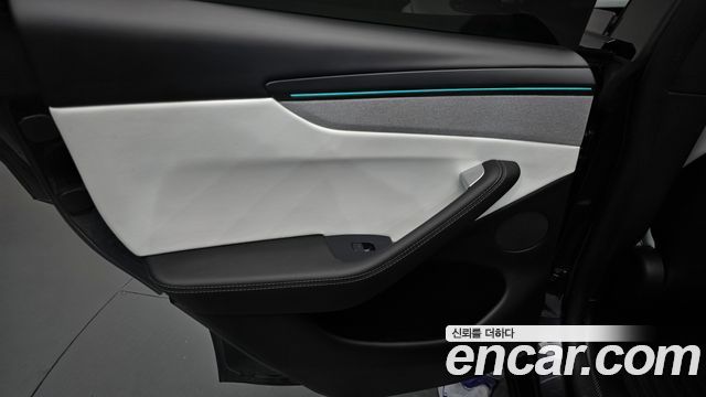 Tesla Model Y 2026 — photo 15