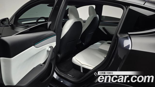 Tesla Model Y 2026 — photo 16