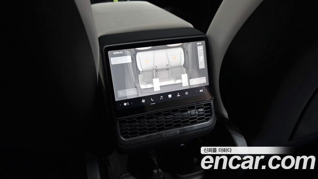 Tesla Model Y 2026 — photo 32