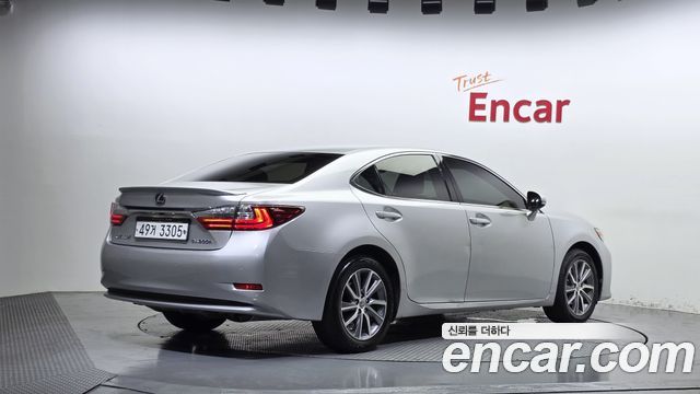 Lexus ES 2017 — photo 2