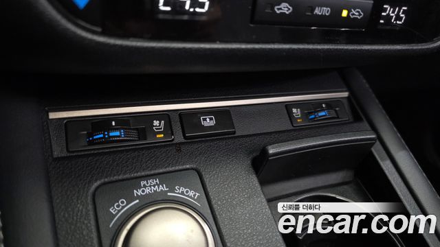 Lexus ES 2017 — photo 17