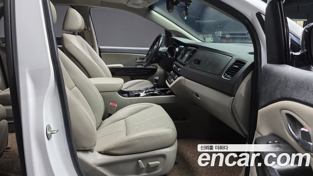 Kia Canival 2019 — photo 16
