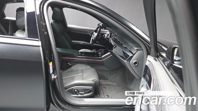Audi A8 2023 — photo 11