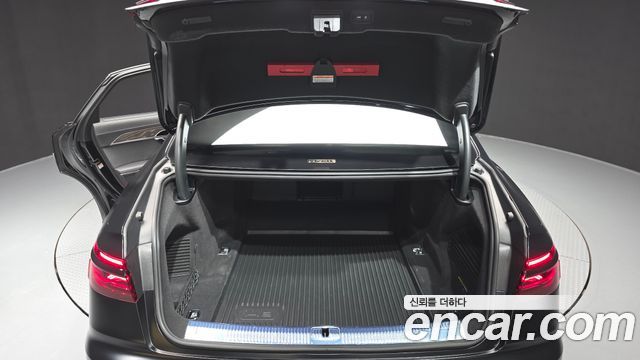 Audi A8 2023 — photo 20