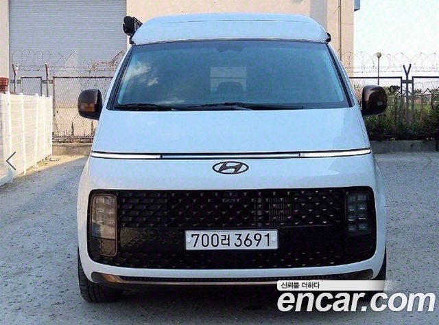 Hyundai Staria 2023 — photo 1