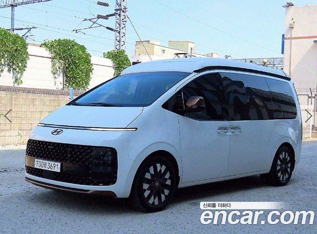 Hyundai Staria 2023 — photo 2