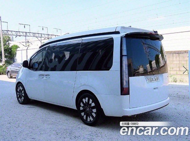 Hyundai Staria 2023 — photo 3
