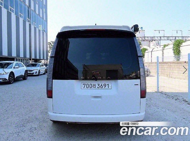 Hyundai Staria 2023 — photo 4