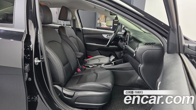 Kia K3 2022 — photo 17