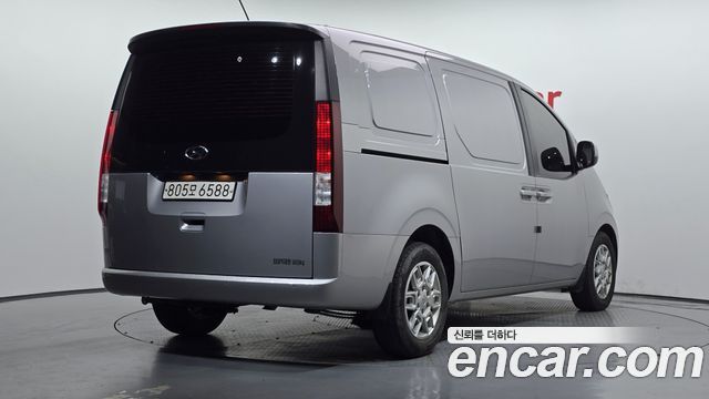 Hyundai Staria 2022 — photo 2