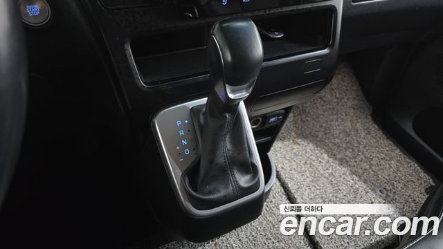 Hyundai Staria 2022 — photo 9