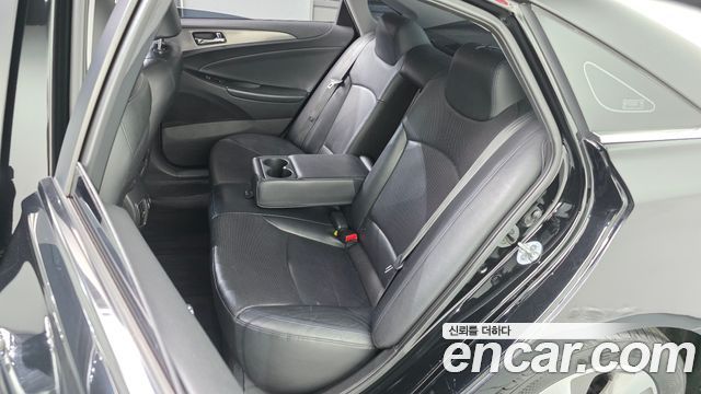 Hyundai Sonata 2012 — photo 11